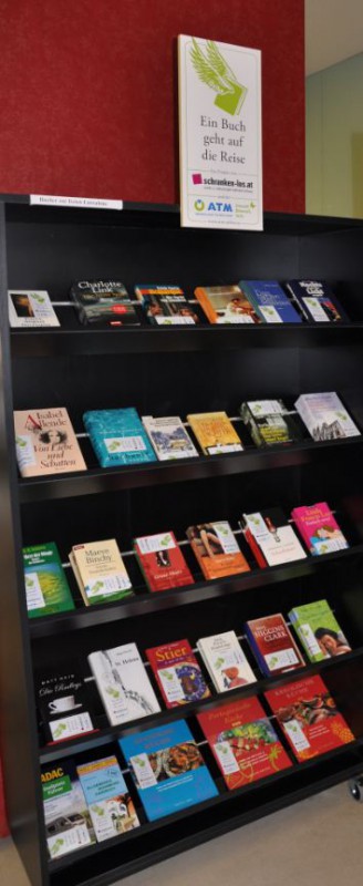Ein Buch geht auf Reisen - Bahnhof Schwaz